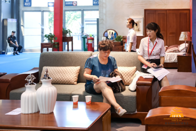 第十八届西安国际家具博览会盛装启幕，餐饮服务全面升级